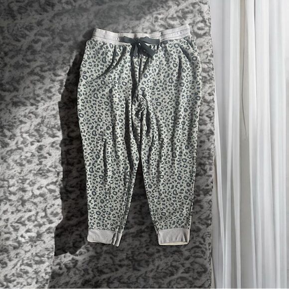 Jaclyn Intimates l Grey & Black Cheetah Print Sweats l 2 Pocket Designl - Picture 8 of 12